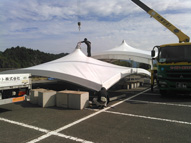 大型テント,クレーン,組立て